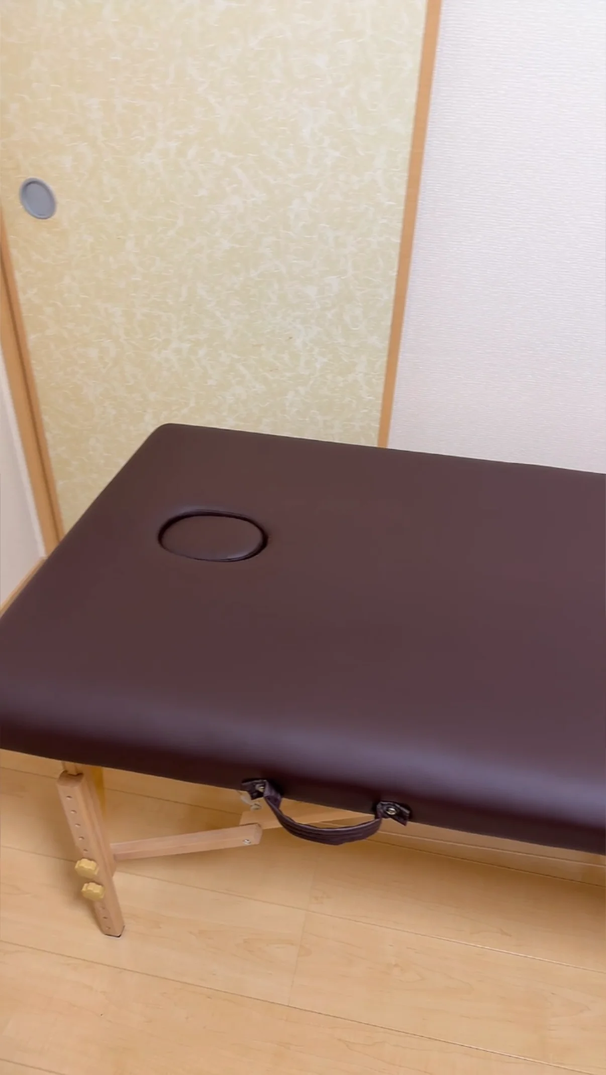 施術ベッドのある施術室